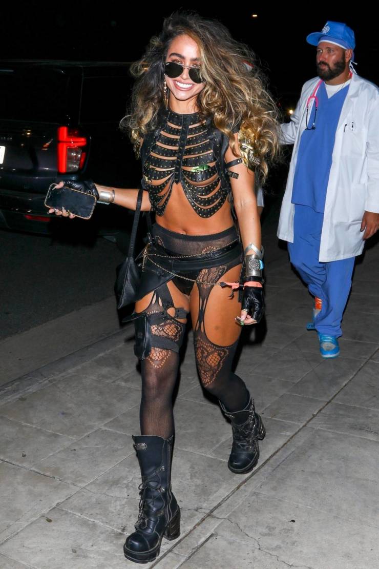 Sommer Ray’s Sexy Outfit