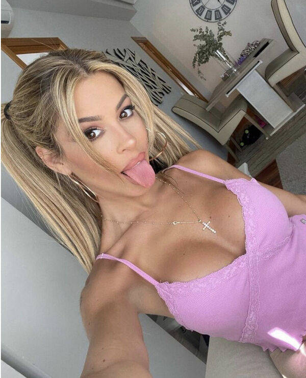 these are some playful tongues 40 pics 10.html - 40 HD Photos | Premium Gallery 2022