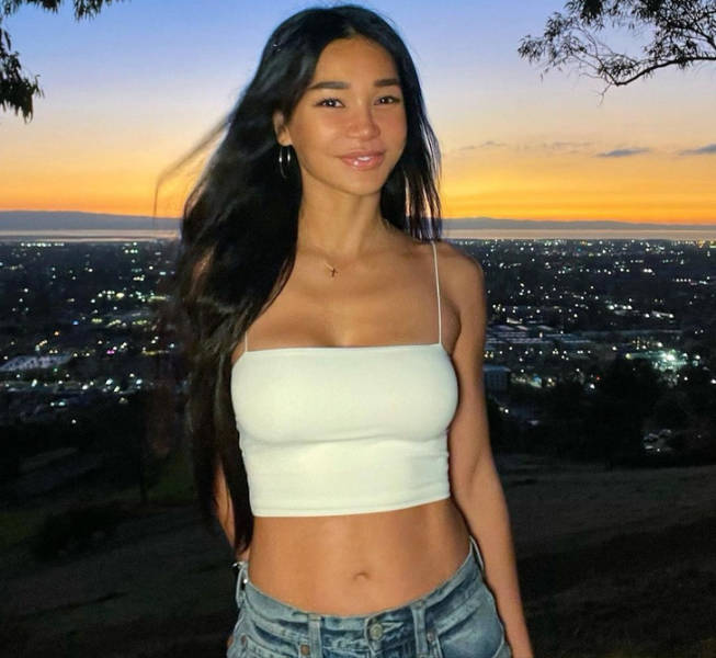 This Mom Looks Way Too Young!