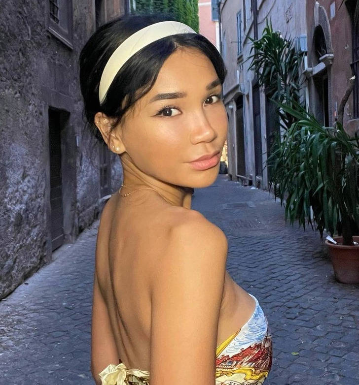 This Mom Looks Way Too Young!