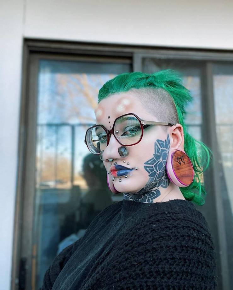 American Girl Gets 28 Piercings And Implanted Horns