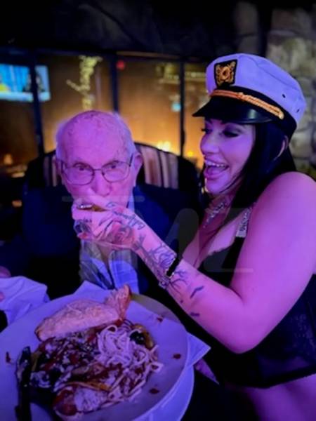 American Grandpa Celebrates His 100th Birthday In A Strip Club