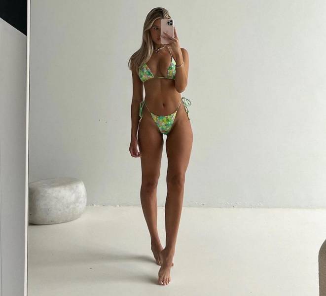 whats in the mirror 48 pics 22.html - 48 HD Photos | Premium Gallery 2022