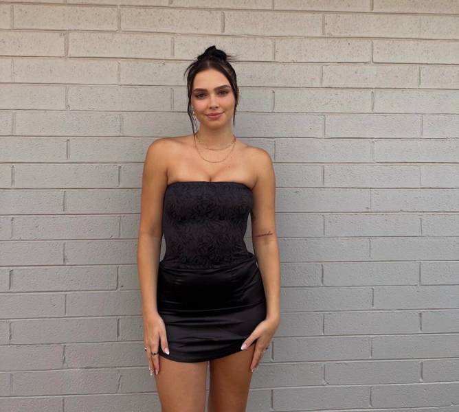 sexy girls in tight dresses 54 pics 3.html - 54 HD Photos | Premium Gallery 2022