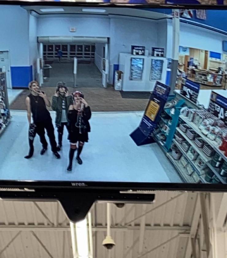 “Walmart” Customers Are Wild…