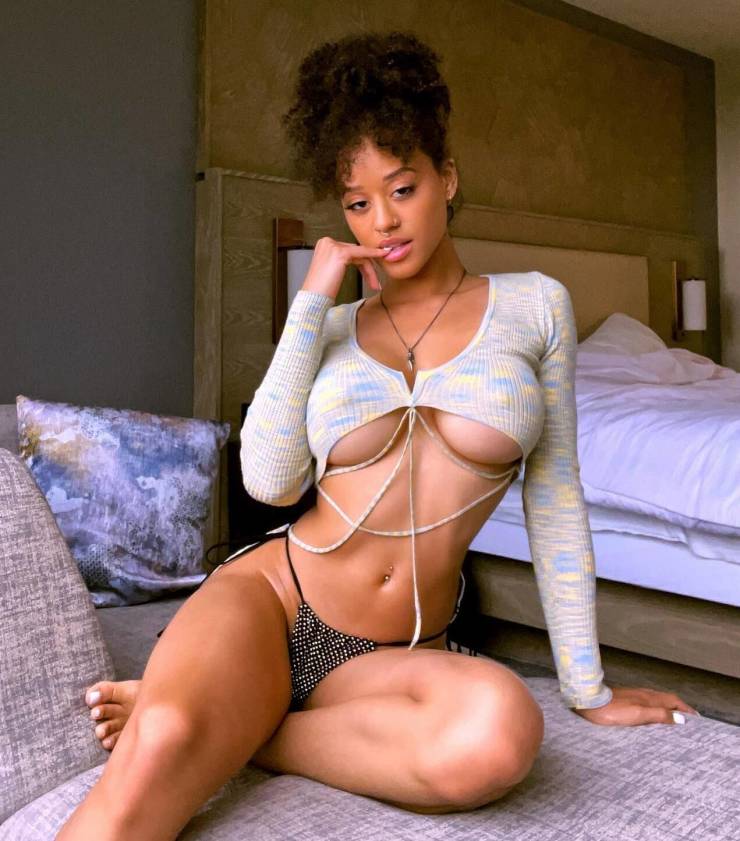 the beautiful world of under boobs 46 pics 6.html - 46 HD Photos | Premium Gallery 2023