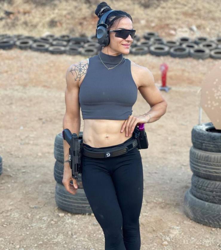 Big Guns And Sexy Girls