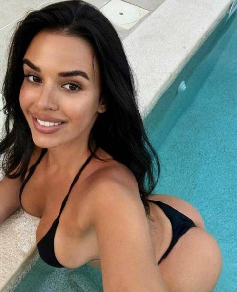 Girls In Their Sexy Thongs