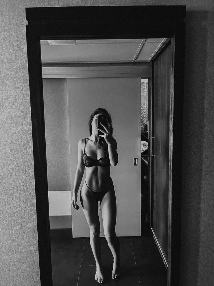 whats in the mirror 47 pics 16.html - 47 HD Photos | Premium Gallery 2023