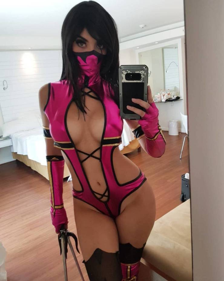 Cosplay? No, Sexy Cosplay!