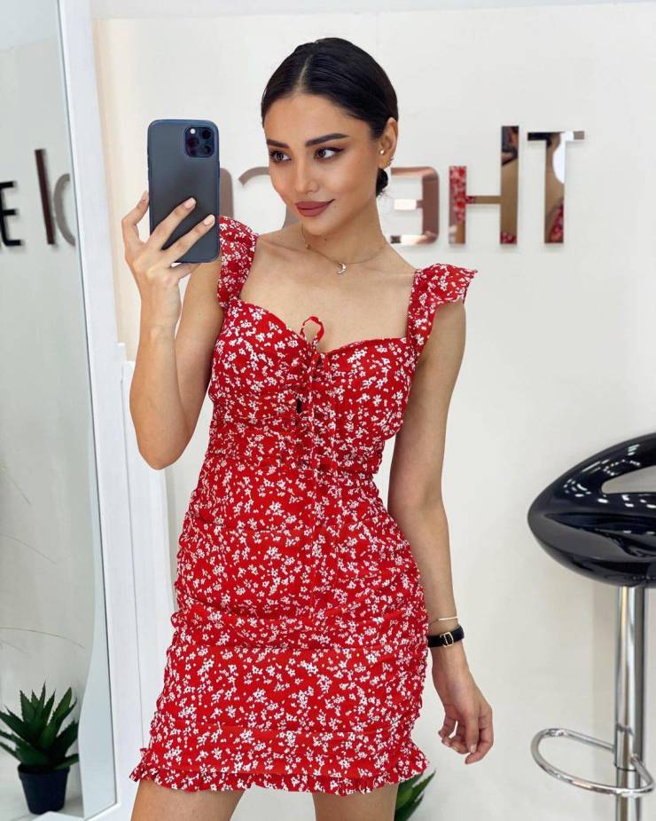 Sundresses Are Always Sexy!