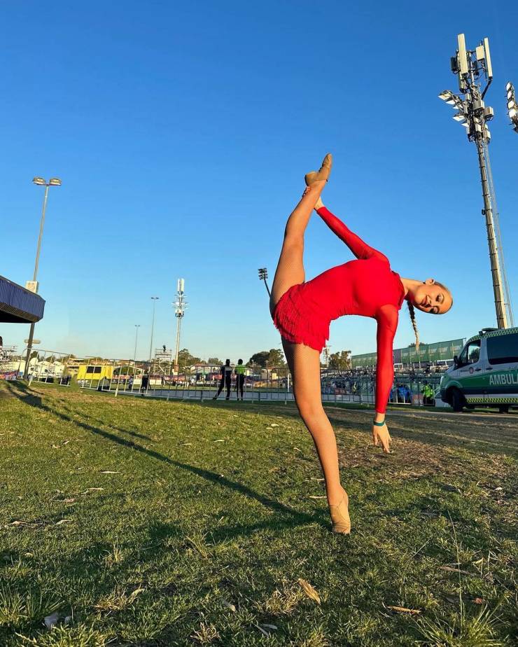 its stretching time 26 pics 4 gifs 3.html - 26 HD GIF | Premium Gallery 2023