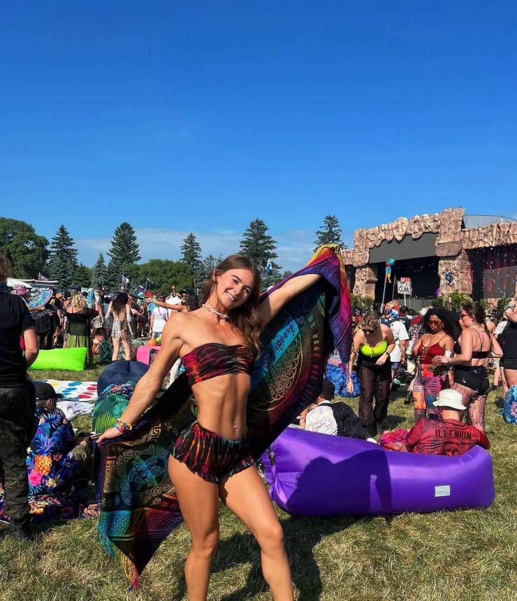 Sexy Girls At Music Festivals
