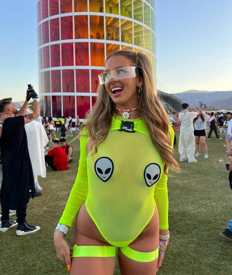 Sexy Girls At Music Festivals