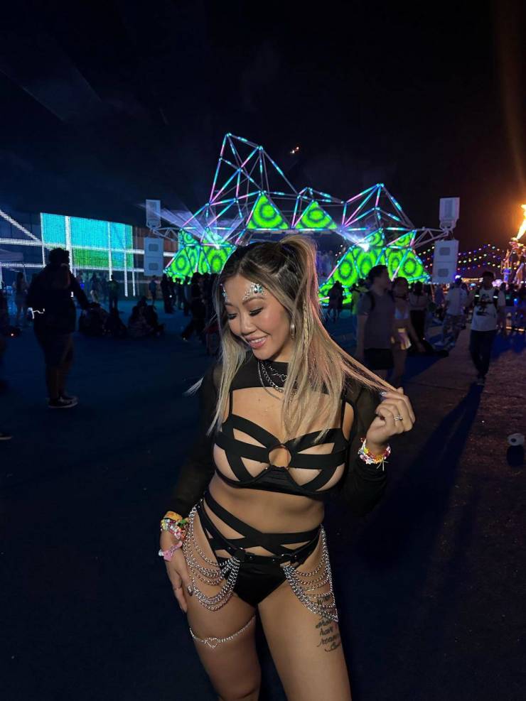 sexy girls at music festivals 41 pics 7 gifs 15.html - 41 HD GIF | Premium Gallery 2023