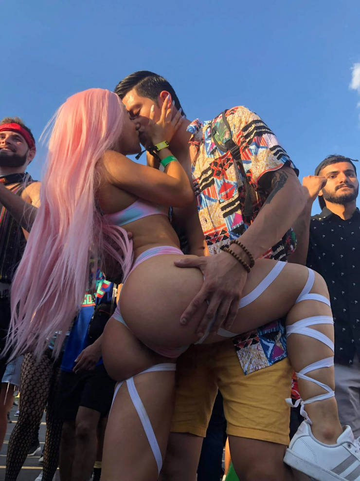 Sexy Girls At Music Festivals