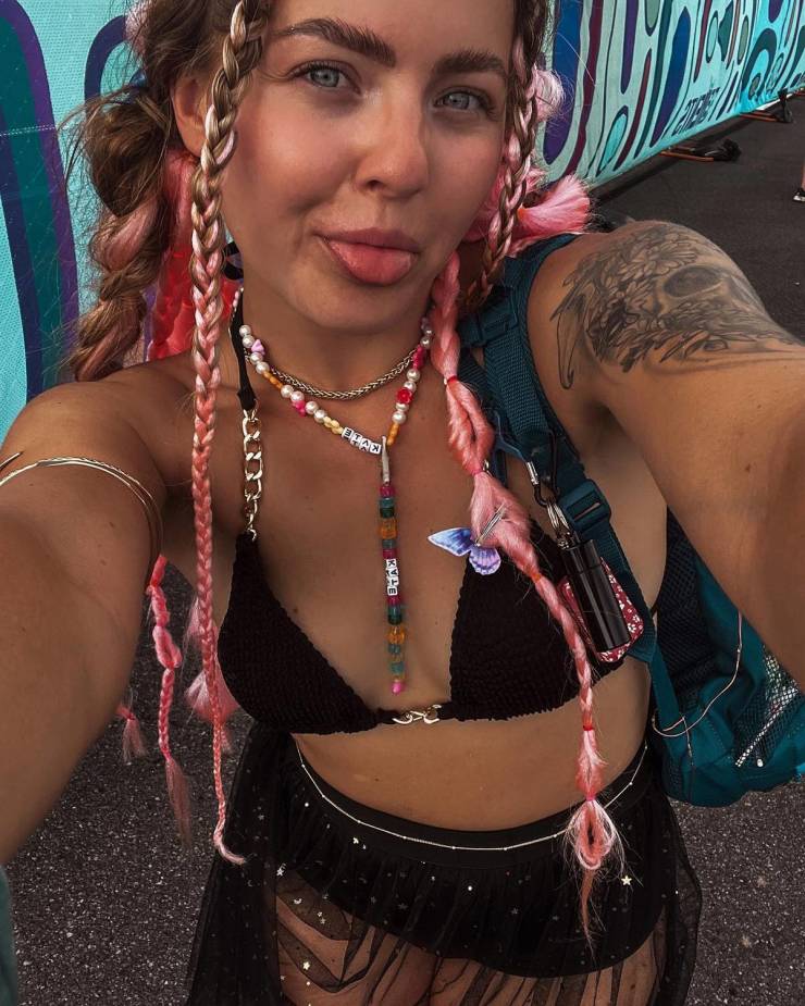 Sexy Girls At Music Festivals