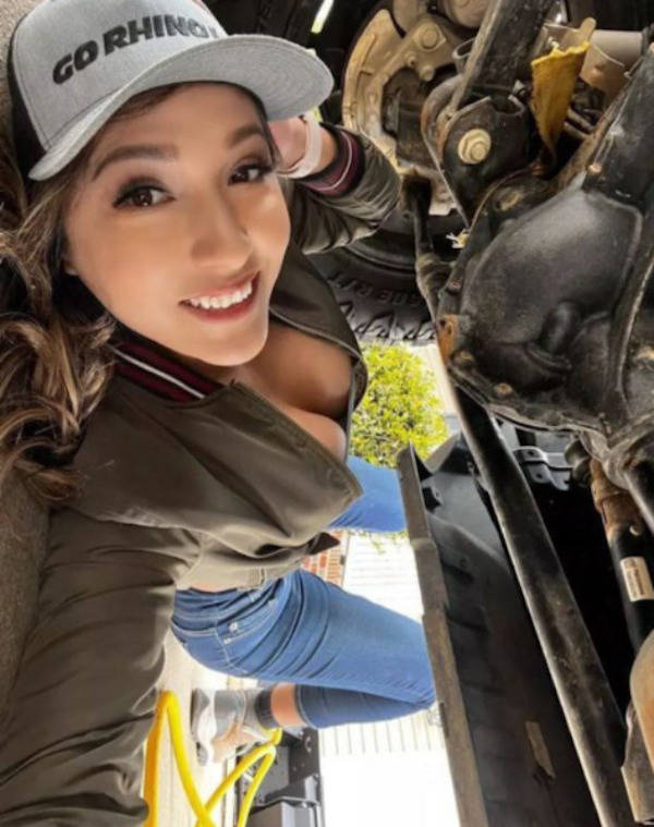 The Allure Of Downblouses