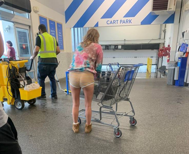 “Walmart” Customers Are Wild…