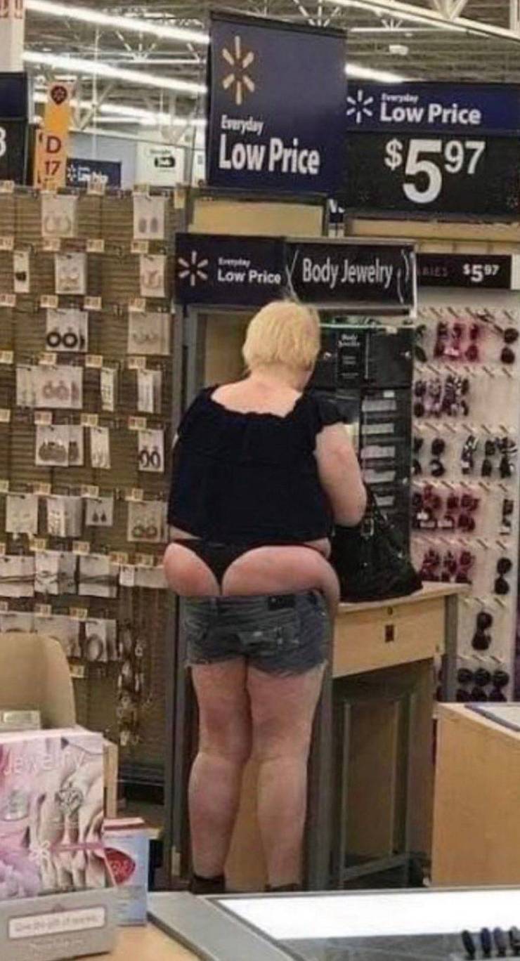 “Walmart” Customers Are Wild…