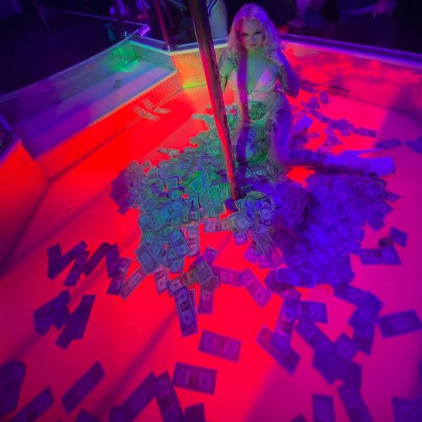 Stripper Locker Room Selfies