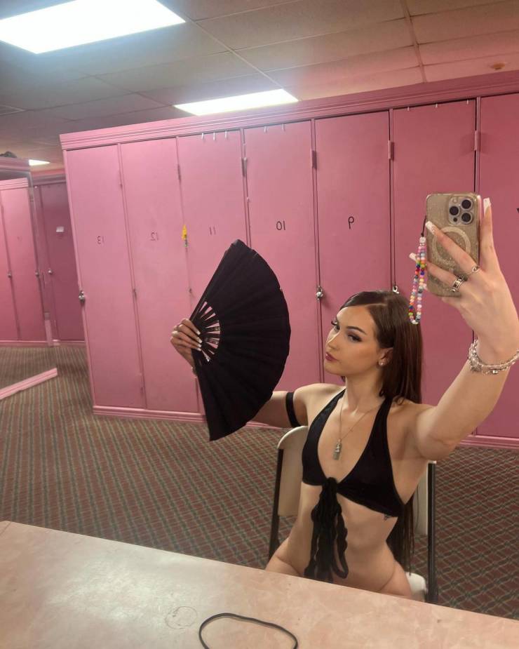 stripper locker room selfies 26 pics 5 gifs 12.html - 26 HD GIF | Premium Gallery 2023