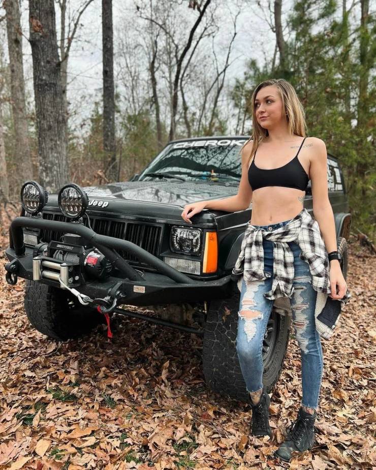 Cute Girls And Brutal Jeeps