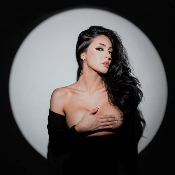 hands are the best bras 45 pics 2.html - 45 HD Photos | Premium Gallery 2023