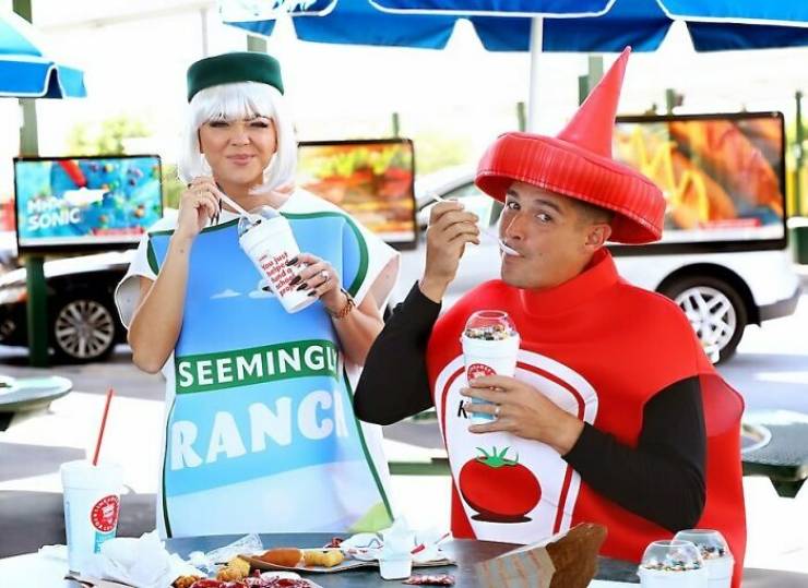 hollywoods halloween transformations surprising celebrity costumes 30 pics 12.html - 30 HD Photos | Premium Gallery 2023