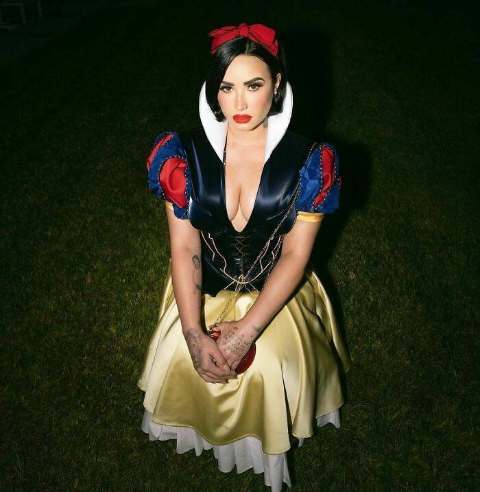 hollywoods halloween transformations surprising celebrity costumes 30 pics 12.html - 30 HD Photos | Premium Gallery 2023