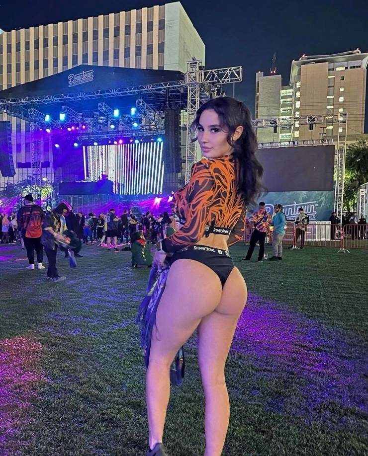 Sexy Girls At Music Festivals