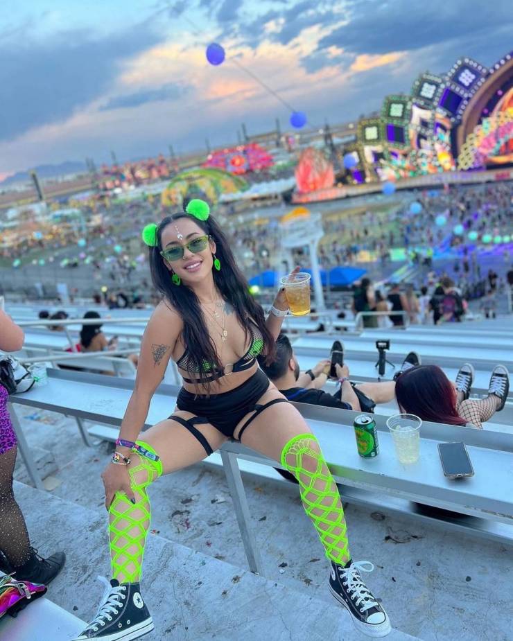 sexy girls at music festivals 38 pics 3 gifs 2.html - 38 HD GIF | Premium Gallery 2023