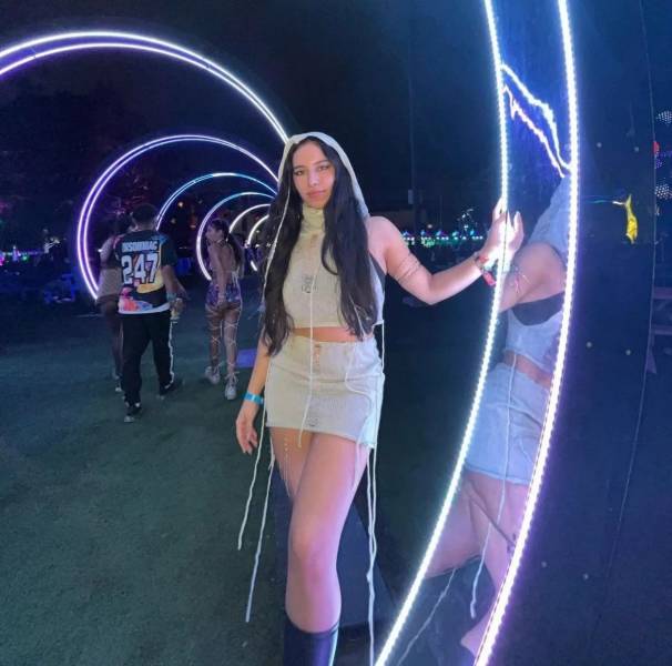 sexy girls at music festivals 40 pics 8 gifs 24.html - 40 HD GIF | Premium Gallery 2023