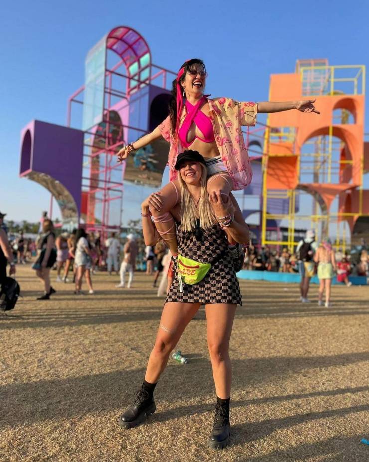 sexy girls at music festivals 40 pics 8 gifs 24.html - 40 HD GIF | Premium Gallery 2023
