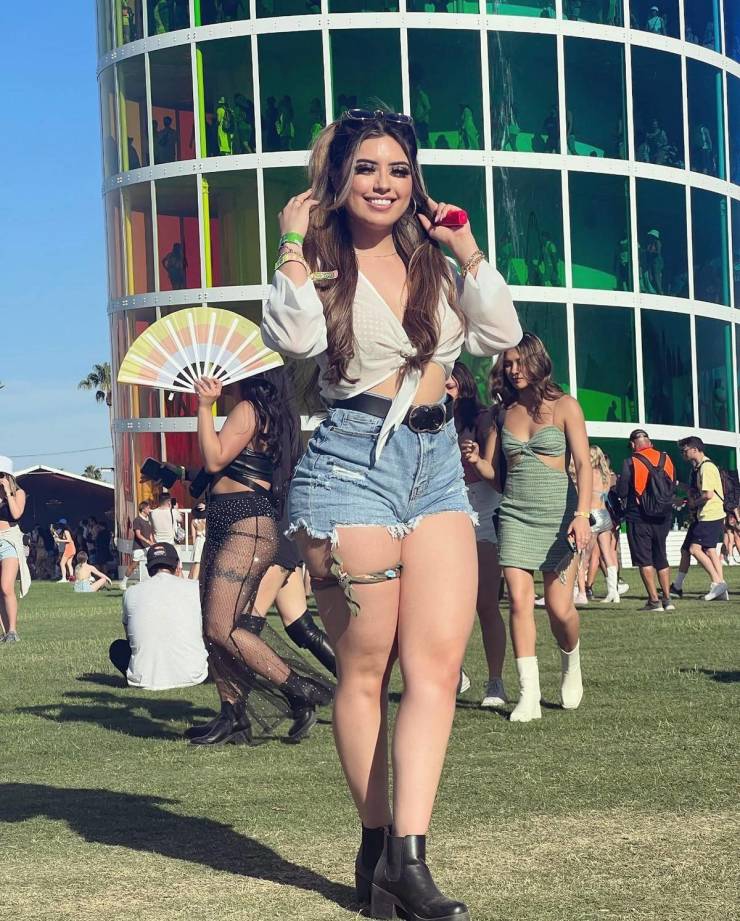 sexy girls at music festivals 40 pics 8 gifs 24.html - 40 HD GIF | Premium Gallery 2023