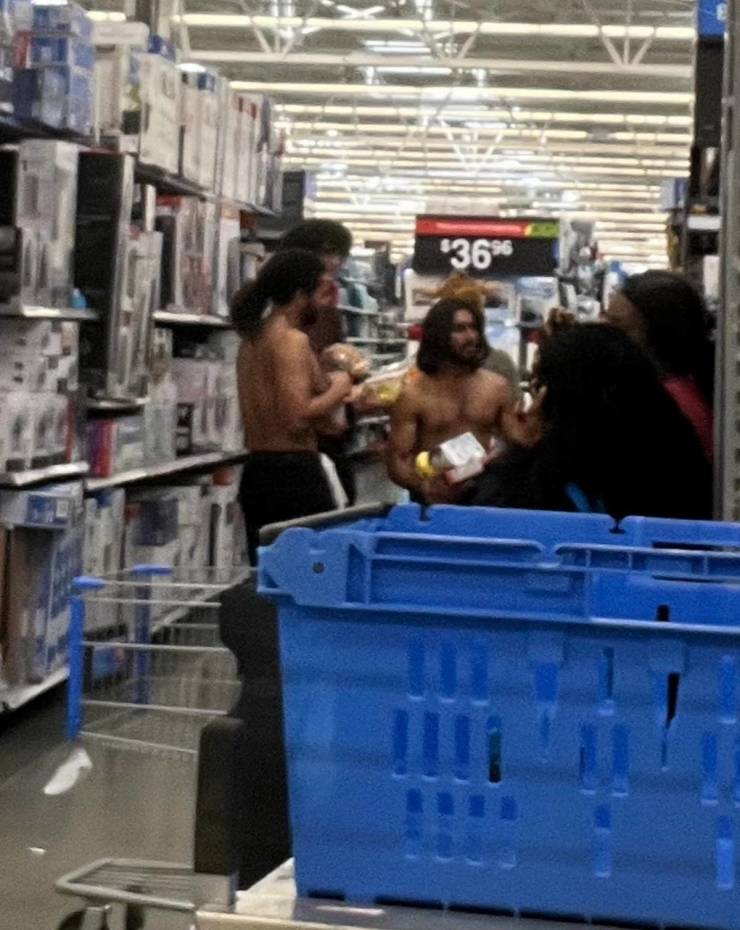 “Walmart” Customers Are Wild…