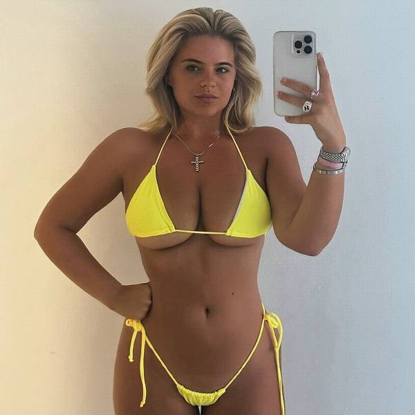 Beautiful Summer Loving Bikini Girls