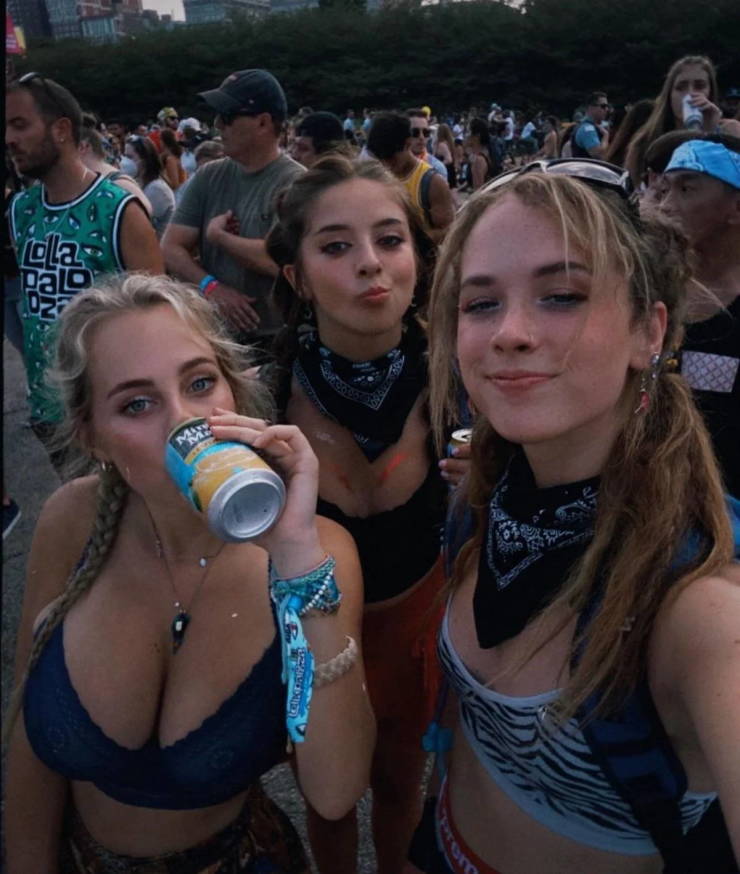 Sexy Girls At Music Festivals
