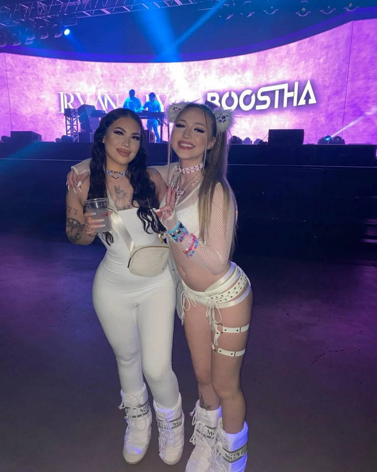 sexy girls at music festivals 42 pics 5 gifs 23.html - 42 HD GIF | Premium Gallery 2024