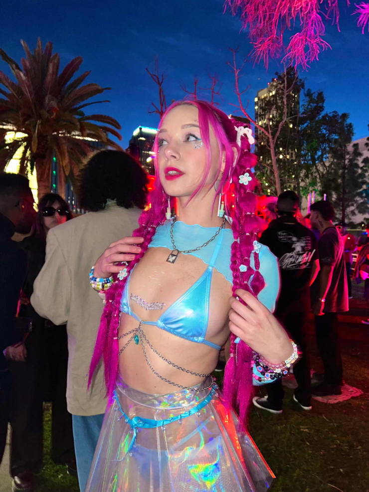 sexy girls at music festivals 42 pics 5 gifs 23.html - 42 HD GIF | Premium Gallery 2024