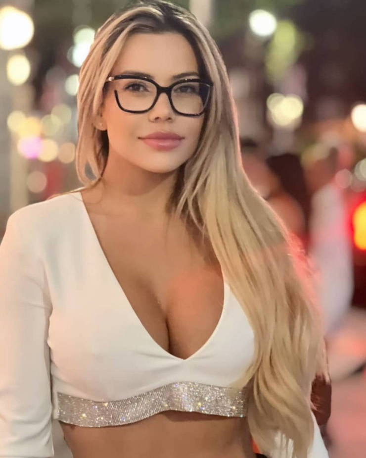 pretty eyes behind cute glasses 44 pics 17.html - 44 HD Photos | Premium Gallery 2024