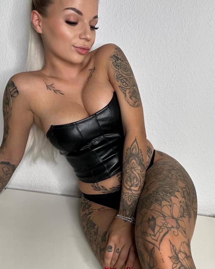 tattooed and sexy 30 pics 8.html - 30 HD Photos | Premium Gallery 2024