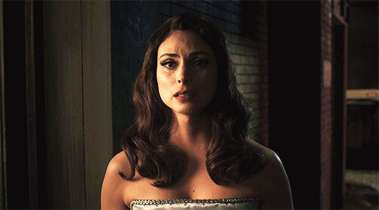 the stunning beauty of morena baccarin 28 gifs 3.html - 1 HD GIF | Premium Gallery 2024