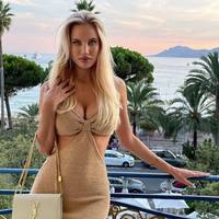 guns and girls a powerful combination 37 pics 14.html - 37 HD Photos | Premium Gallery 2025