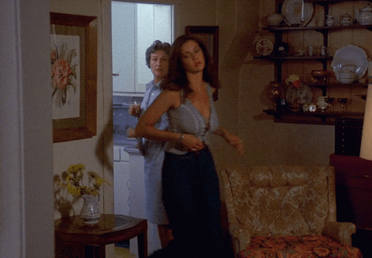 lynda carter timeless beauty through the years 21 gifs 2.html - 1 HD GIF | Premium Gallery 2024