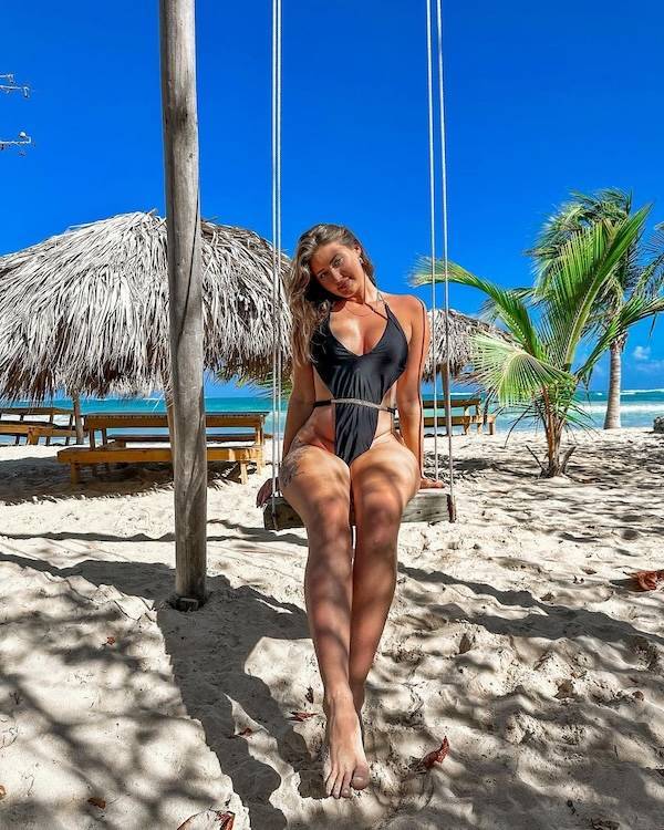 Just One Piece Of Sexiness