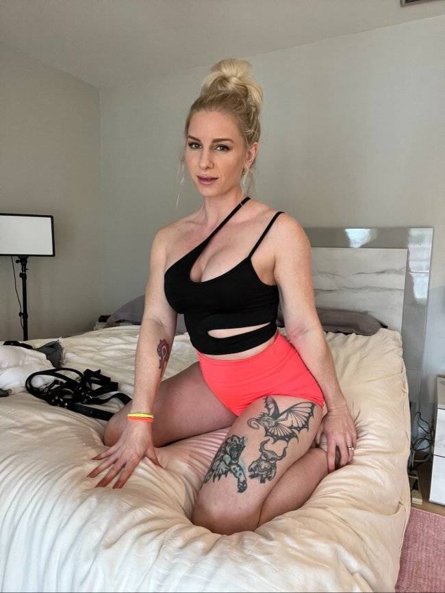 Blondes Coming In Hot!