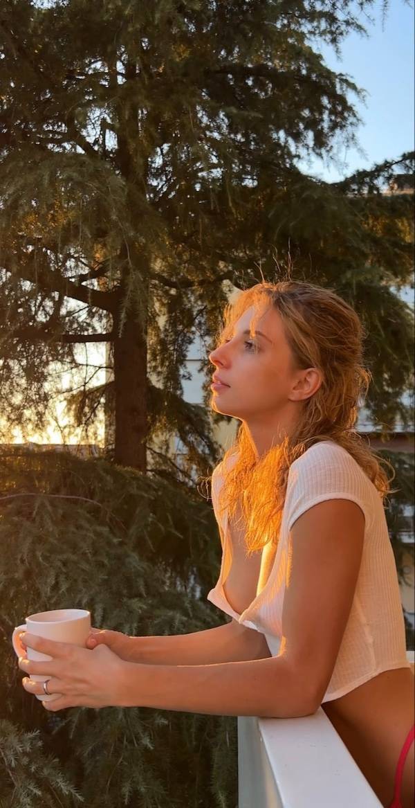 The Queens Of The Downblouse