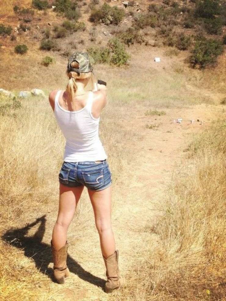 guns and girls a powerful combination 50 pics 8.html - 50 HD Photos | Premium Gallery 2024