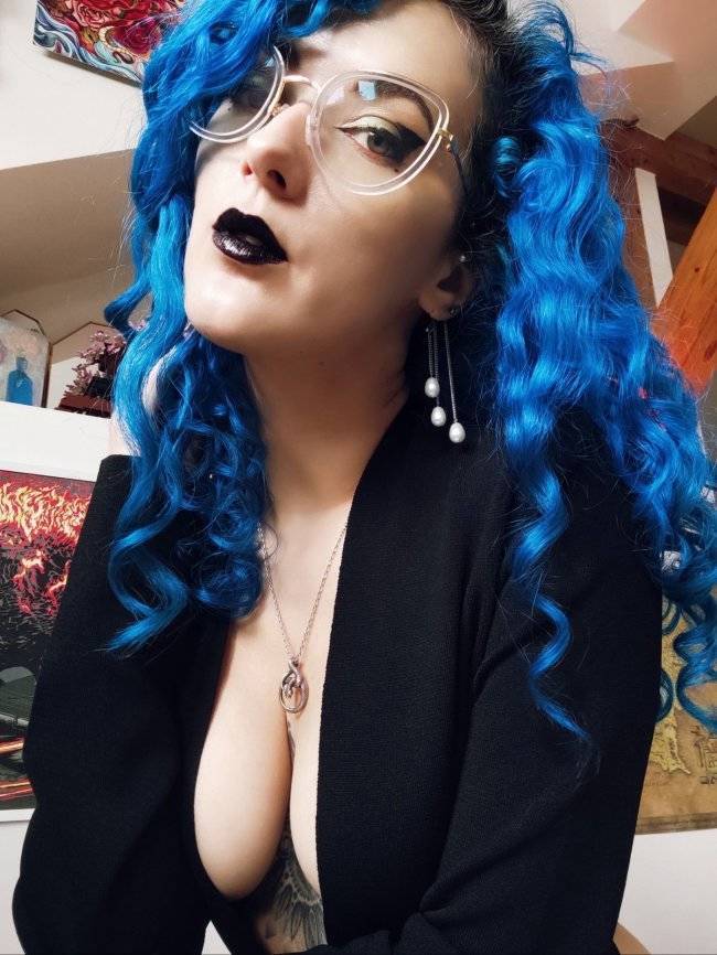 Underboobs Need Our Support